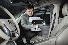 Artec Leo inside car